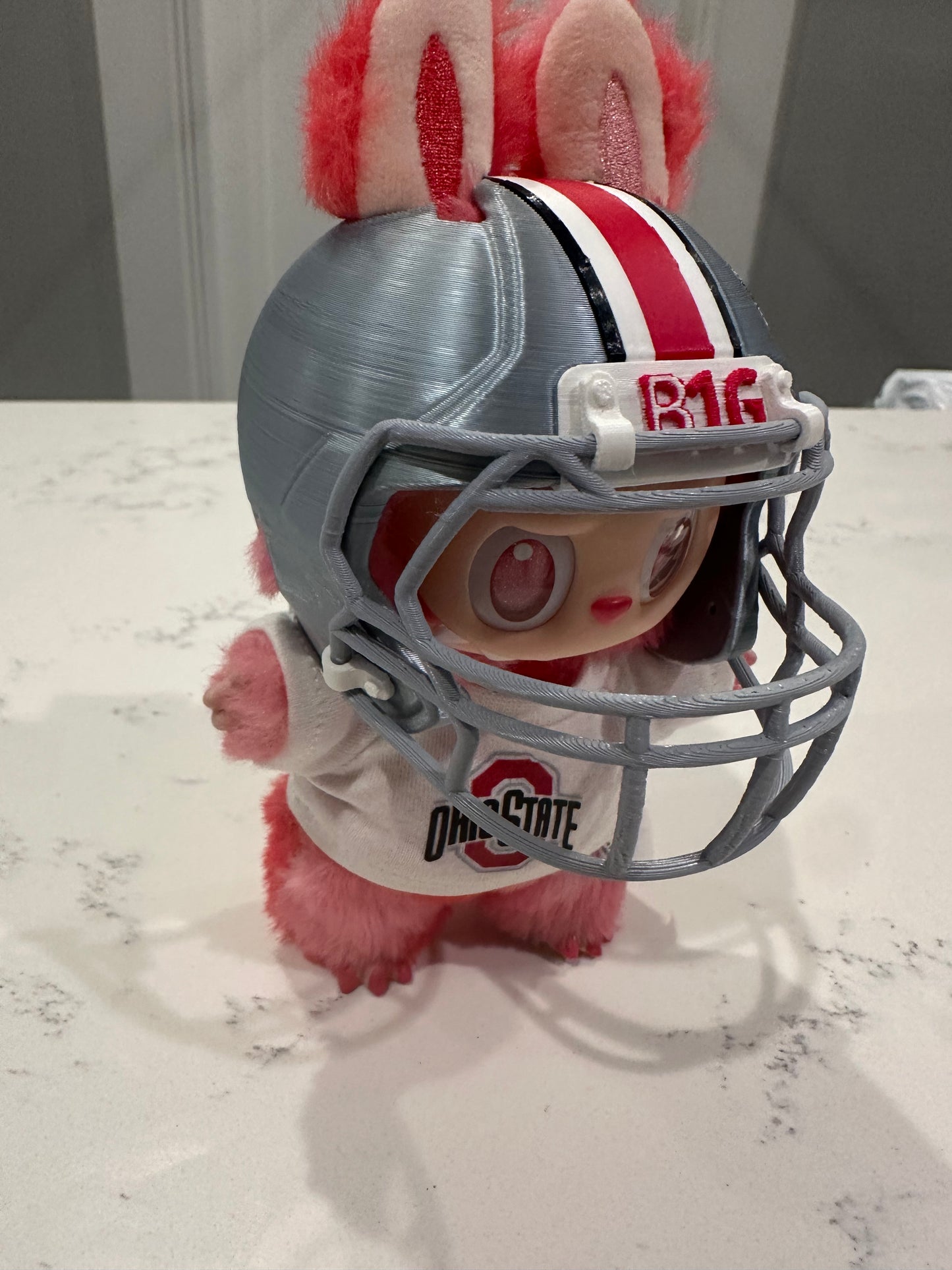 THE MONSTERS - Big Into Energy Vinyl Face "Ohio State Buckeys" Labubu